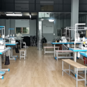 潮尚精品服装制衣厂