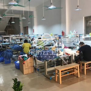 广州小皮球服饰