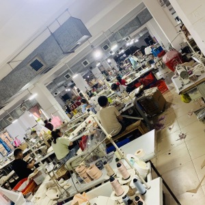 广州岑雨吉服饰