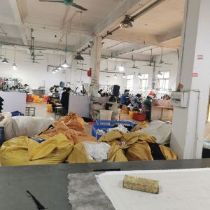 广州市鸿城服装厂