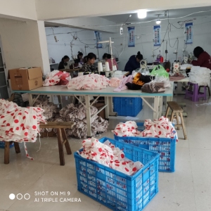 万年县刚刚服装加工厂