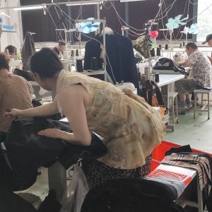 嘉兴彩绒服饰有限公司