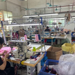 东莞市依文秀服饰