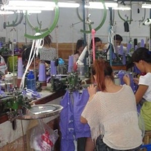 月红毛织服装厂