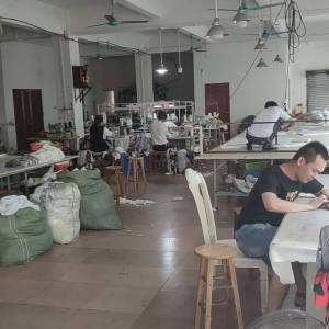 广州争上游服装公司