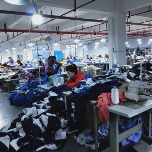 湖南华容伊唯美服饰有限公司