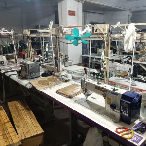 伟群针织服装厂