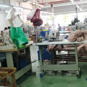 贵州罗甸鸿运制衣扶贫车间