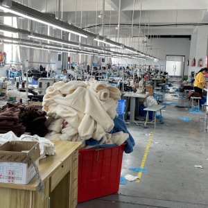 海宁市语童服饰