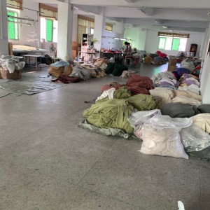 汕头市龙湖区飞烨服饰加工场