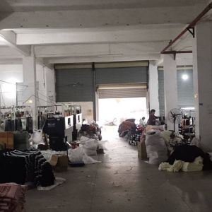 靓亮服饰针织毛衣