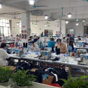 广州依雨服饰有限公司