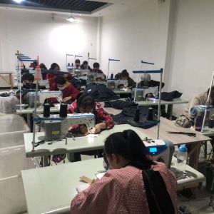 伊川县百变服装厂