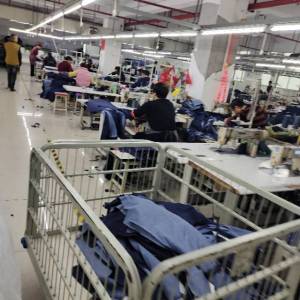 石狮市钞群服饰休闲裤