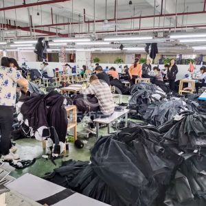 广州市鸿盈纺织服装有限公司。