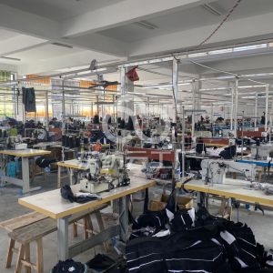 鼎层服饰有限公司