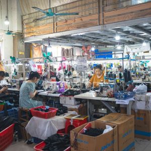 周生生（鹭江）制衣厂