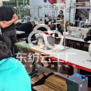 白鸭开发定制制衣