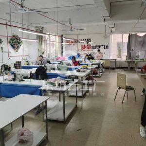 哲秀品牌服饰工厂店