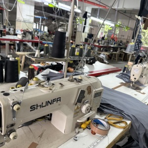 北流市石窝衣界潮流服饰厂