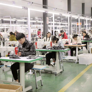 贵州鸿鑫亮服饰有限责任公司