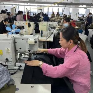 易雪服装加工厂