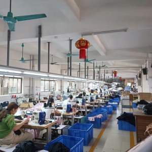 八堡利服饰有限公司