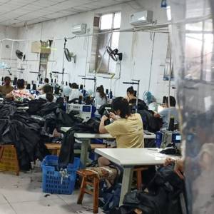 威远县沁雨服装销售有限公司