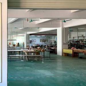 依鸿服装有限公司