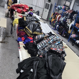 清远展鸿服装有限公司