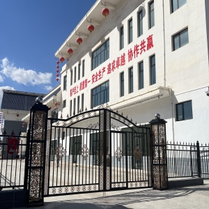 甘肃省会宁县通宁公司爱心服装加工厂