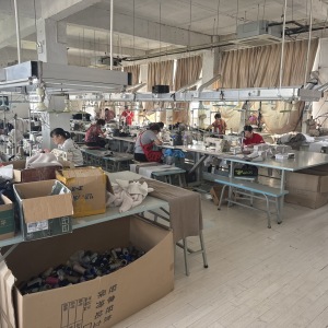 海门市铱登服装加工厂