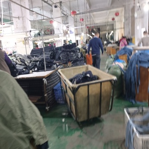 赣州雨辰服装厂