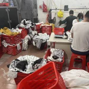 鸿羽充绒模板厂