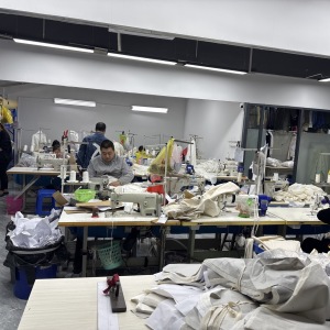 优尚晋时装有限公司