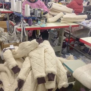 周振服装加工厂