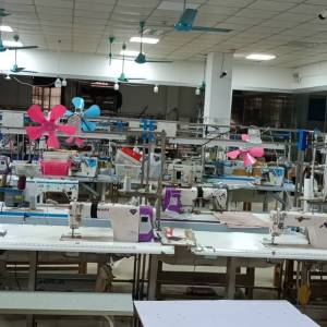 广州龙洋涵萱服饰