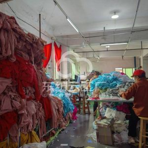 广州大衣库服饰公司