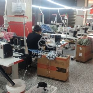 诗雨服装有限公司