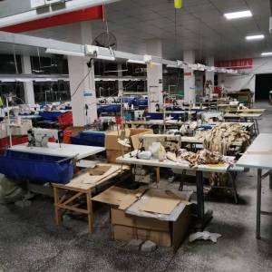 信阳市平桥区菁华制衣有限公司