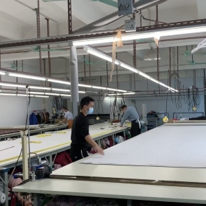 深圳市富翔丰服装有限公司