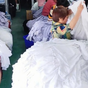 小熊员员制衣厂