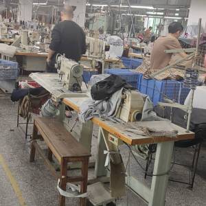 东莞市石碣鑫鼎制衣厂