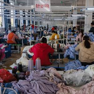 贵港市彩彤制服饰