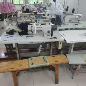 重庆满亿服饰有限公司