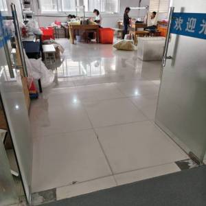 桐乡市濮院湾沁服装厂