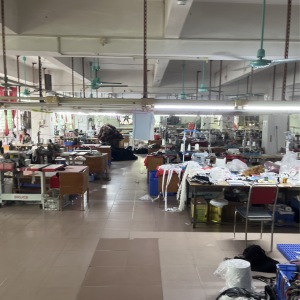 东莞彩鸿制衣厂