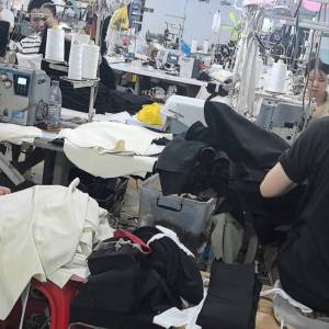 广州万运隆服饰有限公司