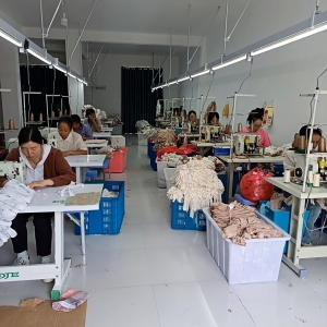 贵州省玖鸿服装公司