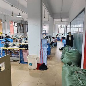 强强制衣服装厂